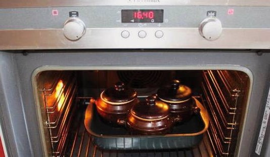 Мясо говядины с картошкой в горшочках в духовке