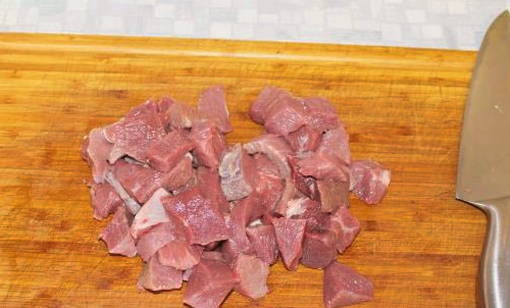 Мясо говядины с картошкой в горшочках в духовке