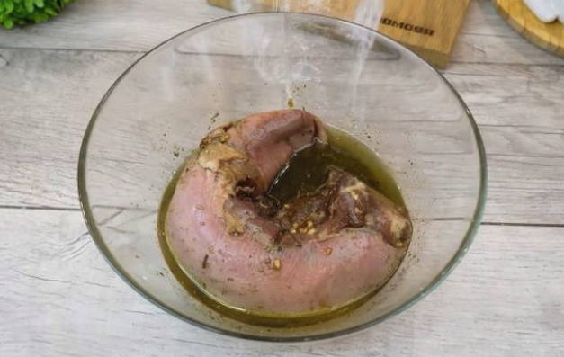 Язык говяжий в мультиварке Редмонд