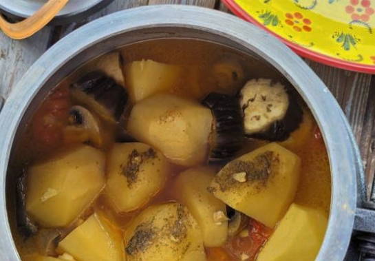Курица с картошкой в афганском казане