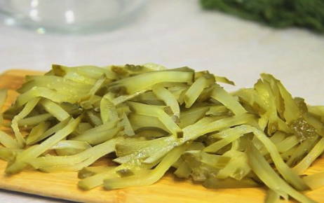 Салат «Министерский» с говядиной и яичными блинчиками