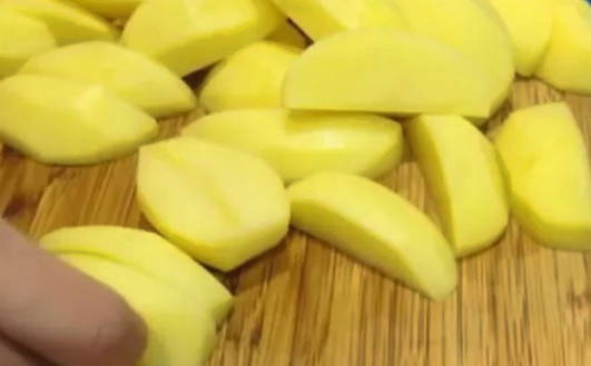 Картошка по-деревенски в мультиварке Редмонд