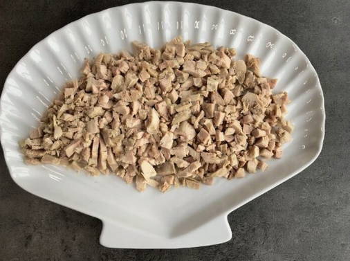 Салат «Лисья шубка» с курицей и грибами