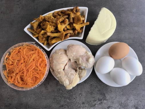 Салат «Лисья шубка» с курицей и грибами