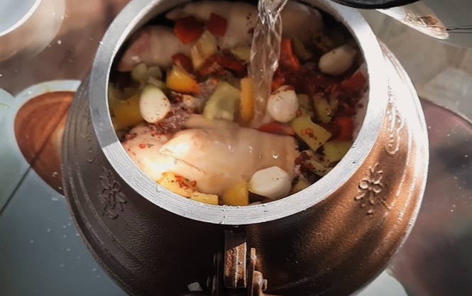 Свиные ножки в афганском казане