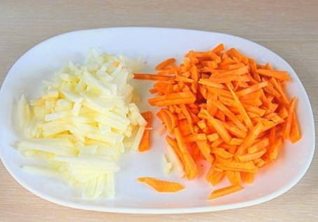 Салат с яблоками и овощами