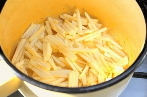 Салат с яблоками и овощами