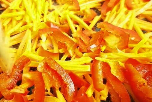 Салат с фунчозой и овощами без мяса