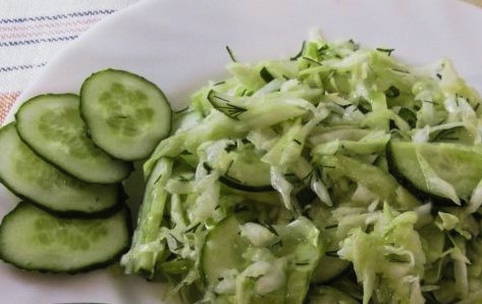 Овощной салат с уксусом и маслом