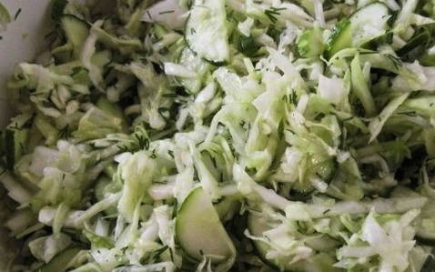 Овощной салат с уксусом и маслом