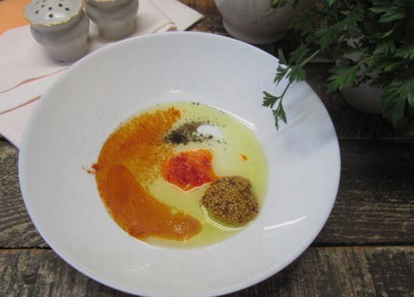 Салат с консервированной кукурузой, пекинской капустой и огурцом