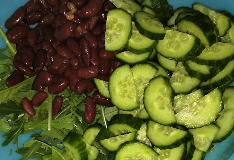Постный салат с фасолью без мяса