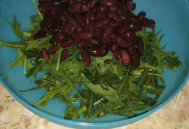Постный салат с фасолью без мяса
