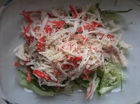 Салат с крабовыми палочками и огурцами без яиц и кукурузы