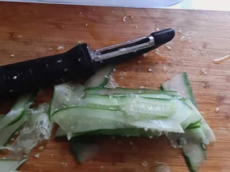 Салат с крабовыми палочками и огурцами без яиц и кукурузы