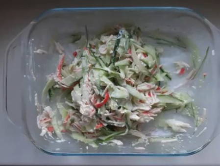 Салат с крабовыми палочками и огурцами без яиц и кукурузы