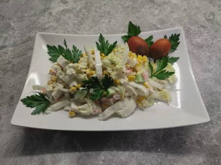 Салат с крабовыми палочками и пекинской капустой без яиц