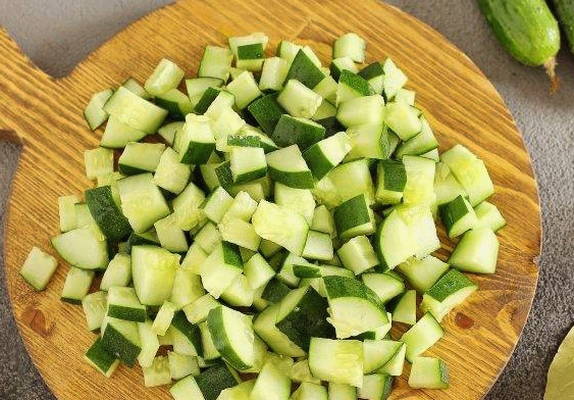 Салат с крабовыми палочками и пекинской капустой без яиц