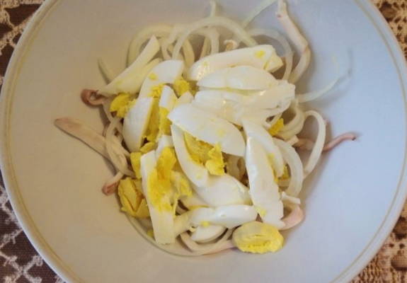 ПП салат с кальмаром и яйцом