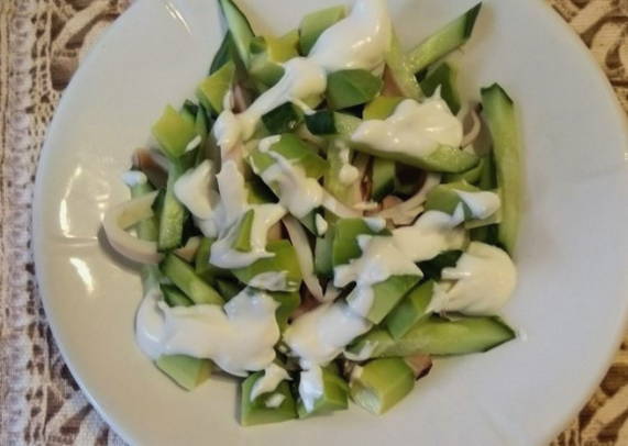 ПП диетический салат с кальмарами