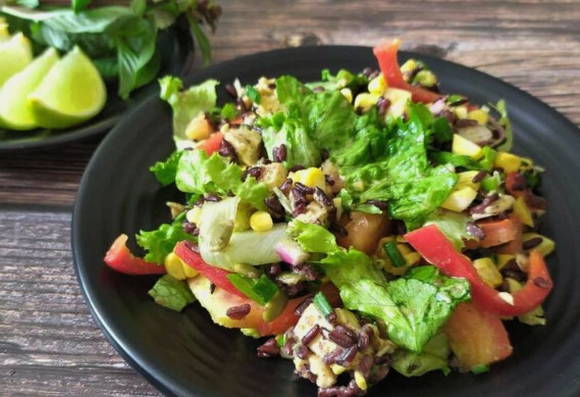 ПП салат с вареной курицей