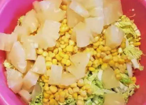 ПП салат с ананасом и курицей