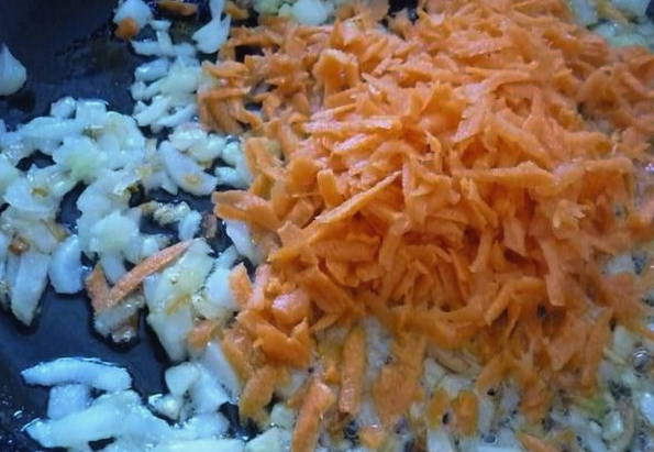 Суп с домашней лапшой и свининой