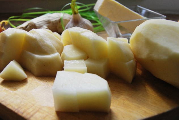 Суп-пюре из тыквы с плавленым сыром и картофелем