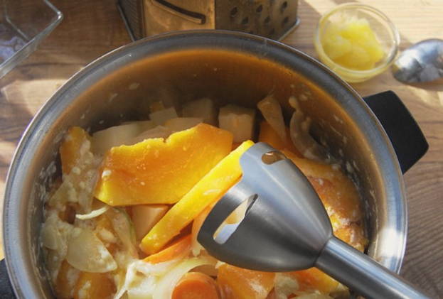 Суп-пюре из тыквы с плавленым сыром и картофелем