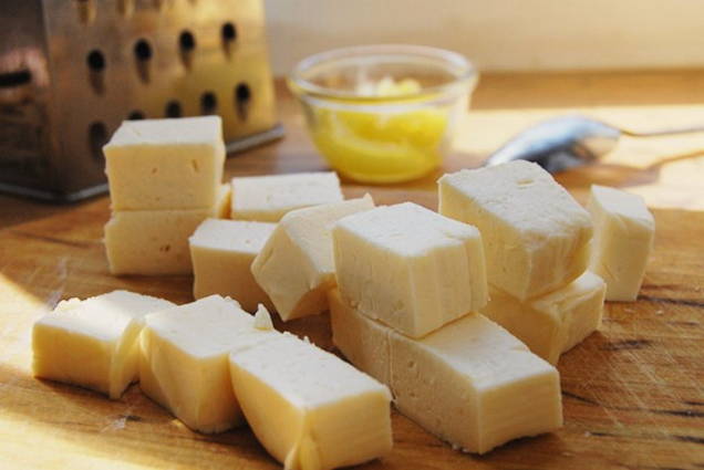 Суп-пюре из тыквы с плавленым сыром и картофелем