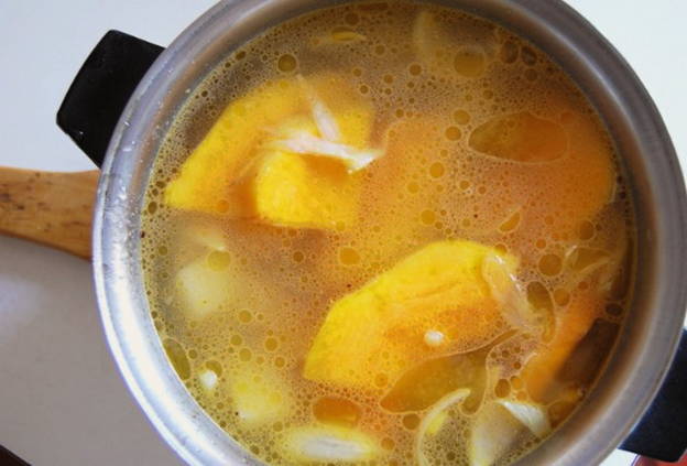 Суп-пюре из тыквы с плавленым сыром и картофелем