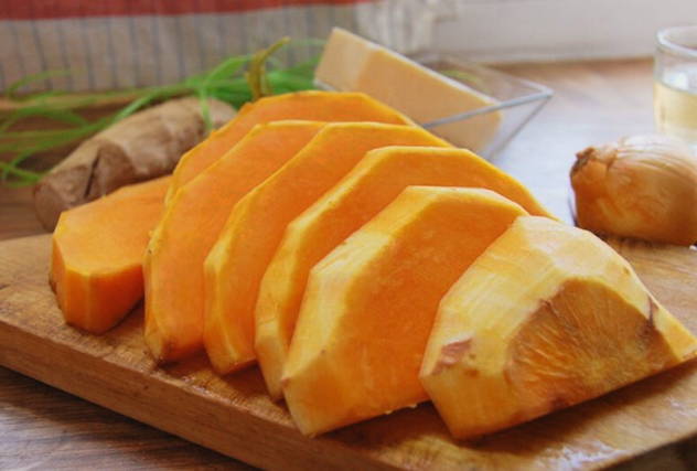 Суп-пюре из тыквы с плавленым сыром и картофелем