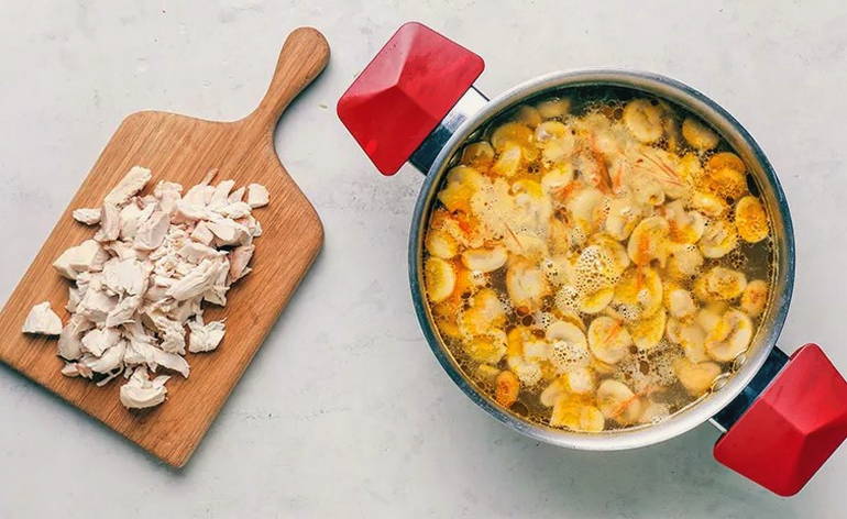 Куриный суп с шампиньонами и картофелем