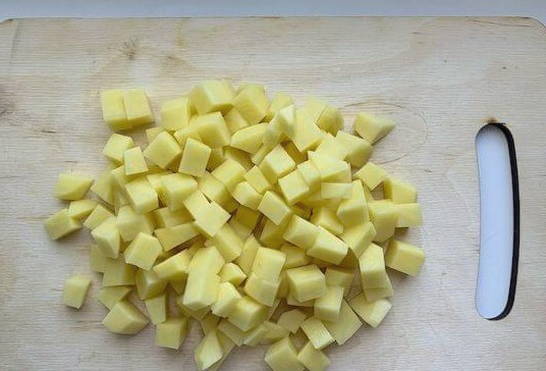 Куриный суп с лапшой, картошкой и яйцом