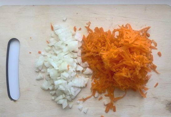 Куриный суп с лапшой, картошкой и яйцом