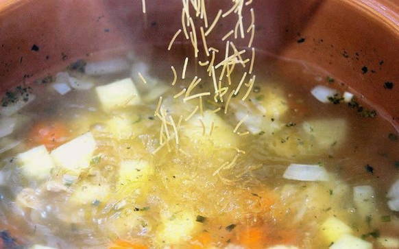 Суп с вермишелью, мясом и картошкой