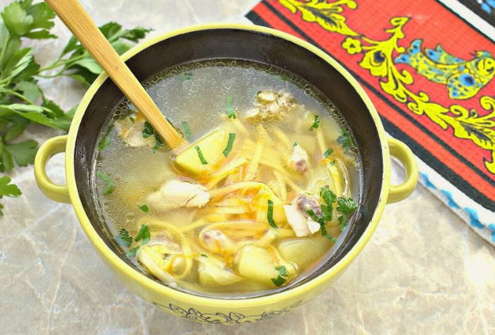 Суп с мясом, лапшой и картошкой