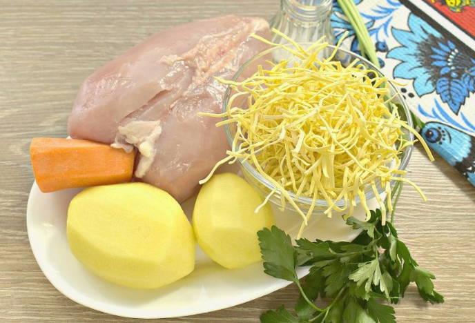 Суп с мясом, лапшой и картошкой