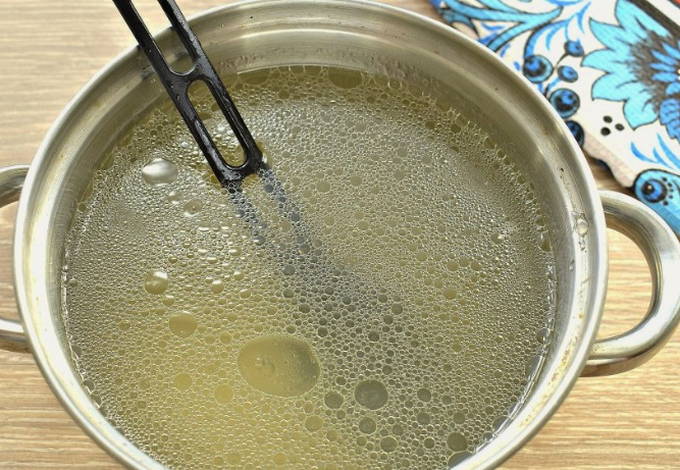 Суп с мясом, лапшой и картошкой