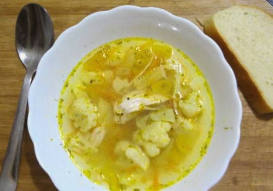 Суп из цветной капусты с курицей и картошкой