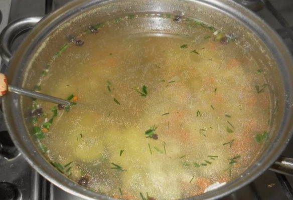 Суп из цветной капусты с курицей и картошкой