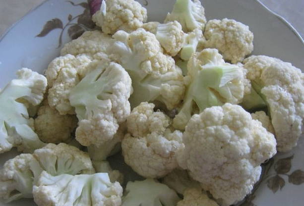 Суп из цветной капусты с курицей и картошкой