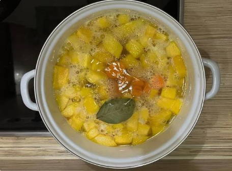 Тыквенный суп-пюре с плавленым сыром и картошкой