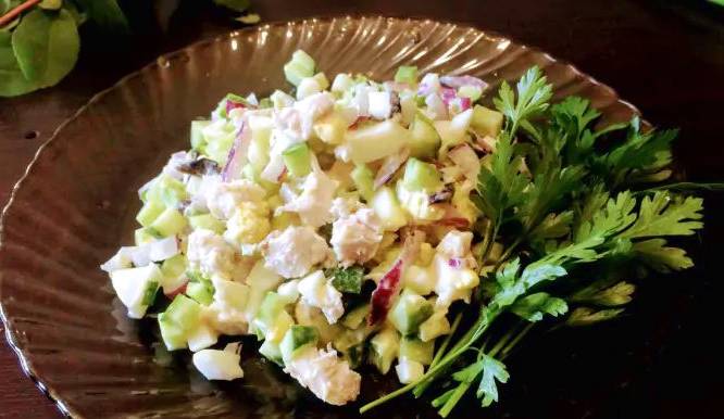 ПП диетический салат с вареной курицей