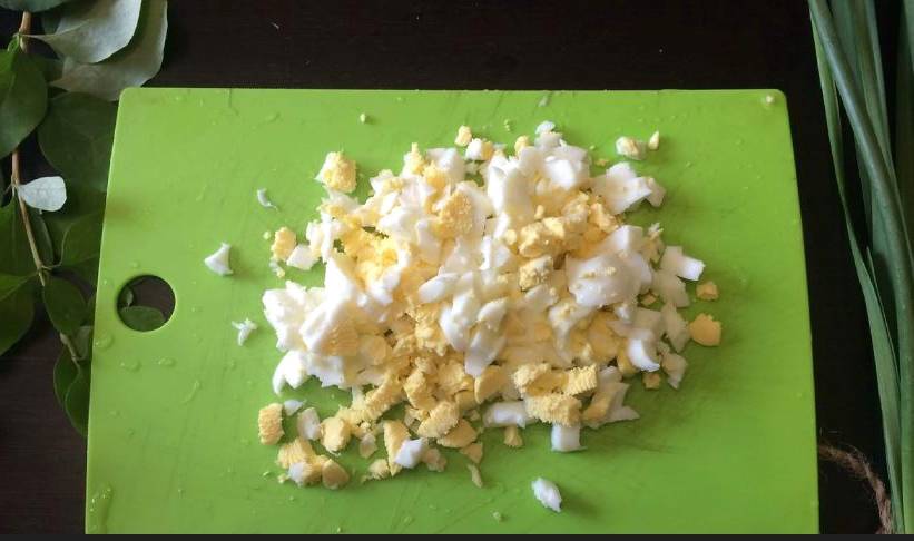 ПП диетический салат с вареной курицей