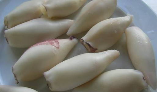 Салат с кальмарами и жареными шампиньонами