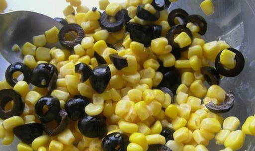 Салат с кальмарами и жареными шампиньонами