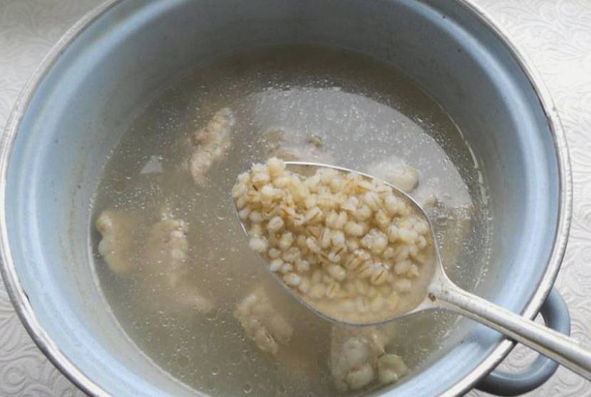 Суп с перловкой и свининой