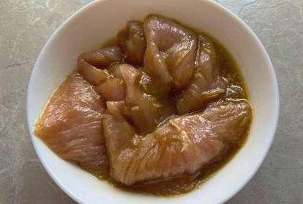 Салат с индейкой и красной консервированной фасолью