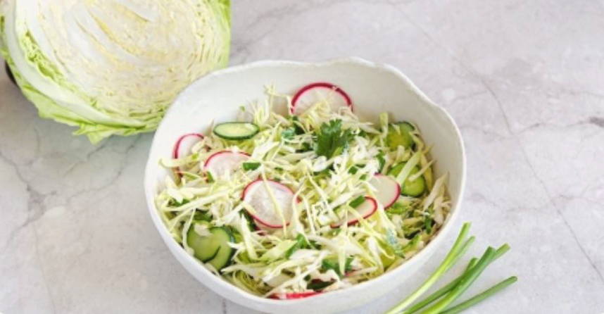Салат из капусты, редиса и огурца